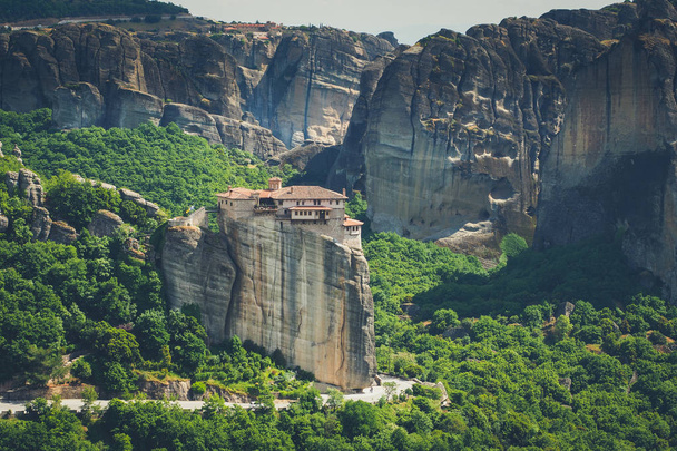 Monasterios Meteora en Grecia, región de Kalambaka, Tesalia. Panor
 - Foto, Imagen