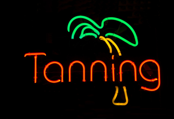 Neon Tanning Sign - Valokuva, kuva