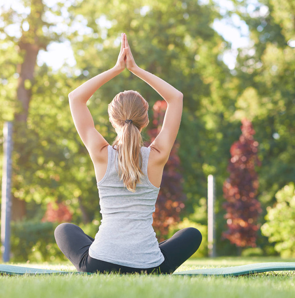 Young woman practicing yoga outdoors at the park - Foto, Bild