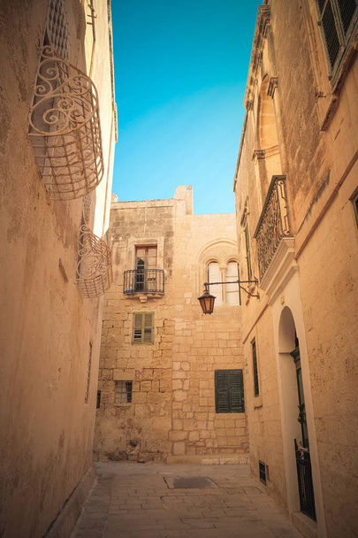 Місті Mdina вулиць – Мальта. Знаменитий вузькими вуличками старого кіт - Фото, зображення