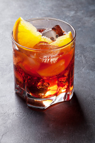 Negroni cocktail glass - Foto, afbeelding