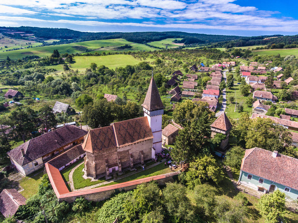 Chiesa fortificata Mesendorf in un tradizionale villaggio di saxon in Tra
 - Foto, immagini