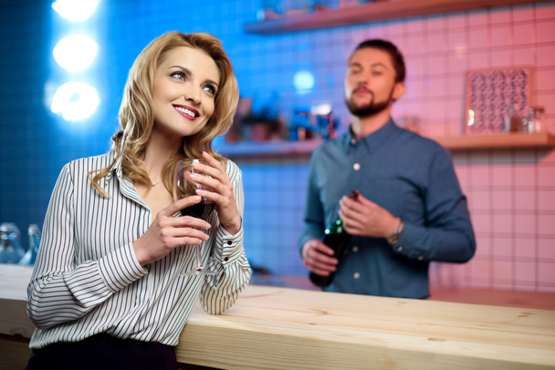 woman flirting with bartender - Φωτογραφία, εικόνα