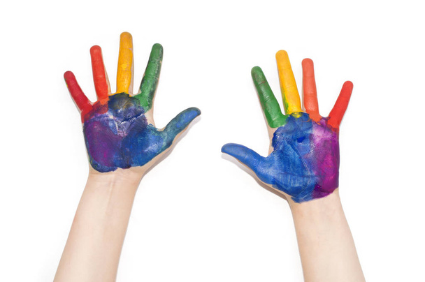 Дитячі руки пофарбовані барвистою фарбою
. - Фото, зображення