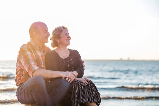 Retrato de um casal romântico feliz ao ar livre
. - Foto, Imagem