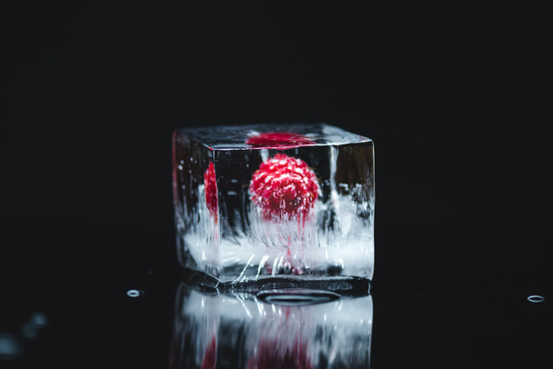 raspberry frozen in ice cube - 写真・画像