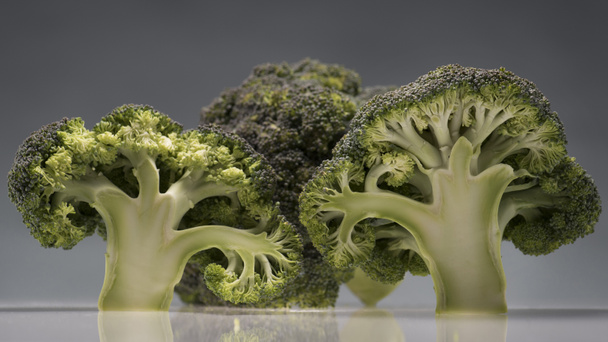 zdrowych, dojrzałych brokułów oddziałów - Zdjęcie, obraz