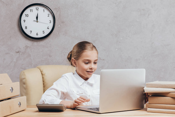 gyerek laptop-on workplace - Fotó, kép