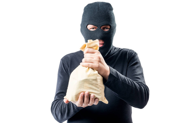 ladrón robó un banco mostrando una bolsa de dinero sobre un fondo blanco
 - Foto, imagen