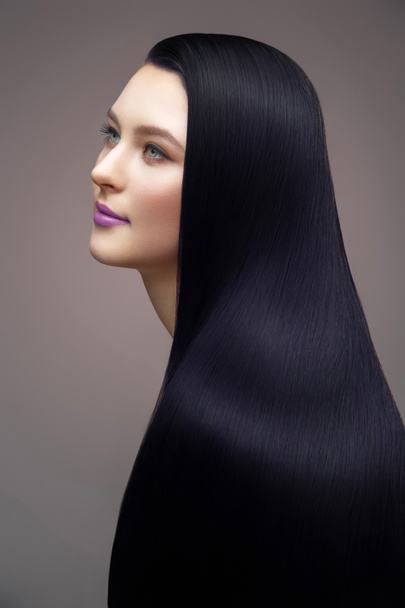 Kobieta z pięknymi długimi włosami - Zdjęcie, obraz