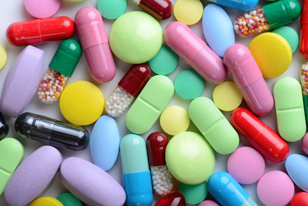 pills isolated on white background - Фото, изображение