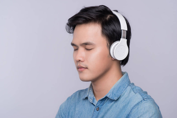 casual man with headphones - Foto, Imagem
