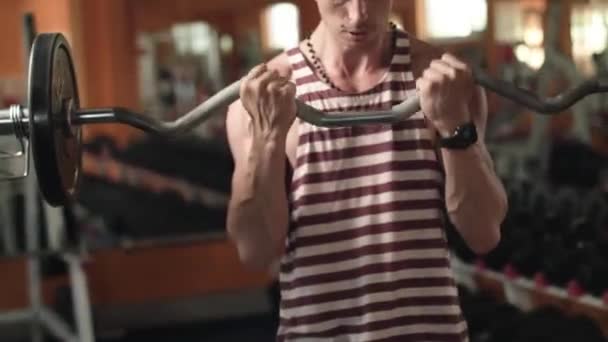 Athletic Man Working At The Gym. - Filmagem, Vídeo