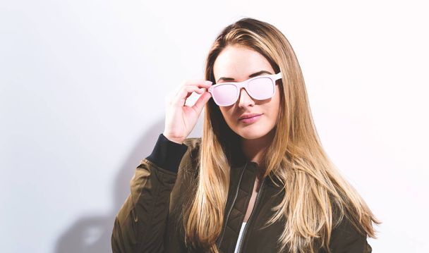 Hipster girl wearing sunglasses - Foto, immagini