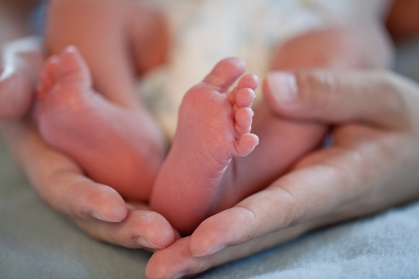 Pies de bebé recién nacidos
 - Foto, imagen