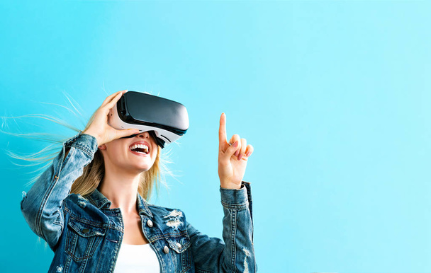 woman using virtual reality headset - Фото, изображение