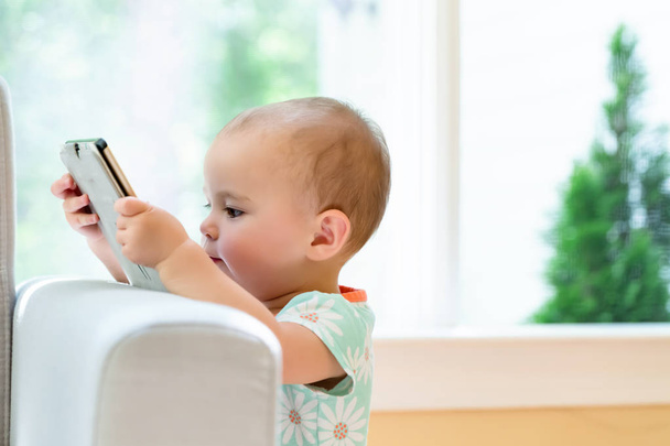 baby girl watching a tablet computer - Фото, зображення