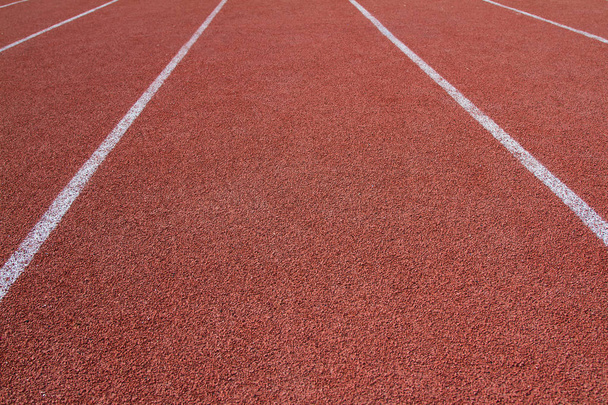 Červená běžecké dráhy na sportovní stadion - Fotografie, Obrázek