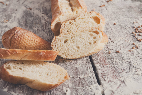 パン屋さんのコンセプトです。背景白の食パンの多く - 写真・画像
