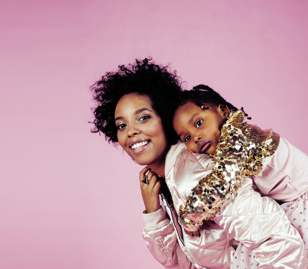 mère afro-américaine avec petite fille
  - Photo, image