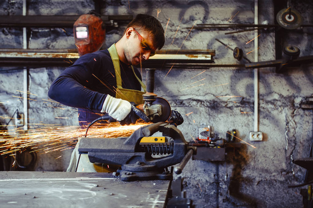 Working saws iron sparks - Foto, imagen