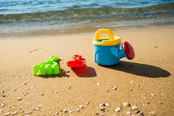 Zabawki dla dzieci plaży z widokiem na morze - Zdjęcie, obraz