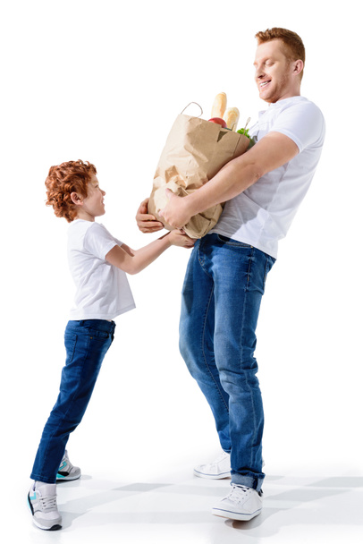 apa és fia, élelmiszerbolt táska - Fotó, kép