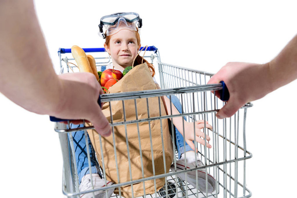 father and daughter with shopping trolley - Foto, Imagen