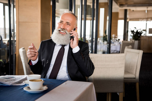 businessman talking by phone in restaurant - Foto, immagini