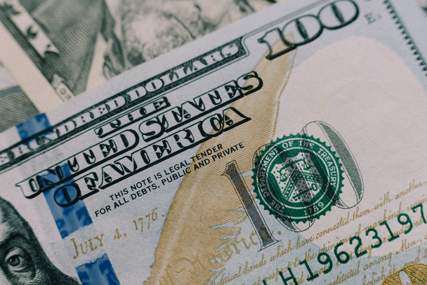 Concepto de primer plano de dólares. Dólares americanos Dinero en efectivo. Un Hundre
 - Foto, Imagen