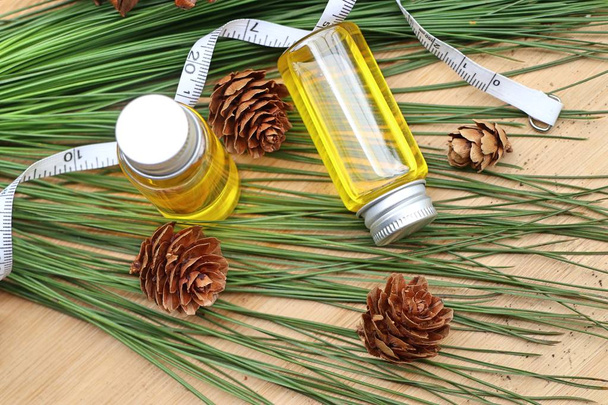 essential pine oil and cone - Foto, Bild