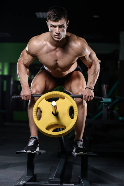 Muscular handsome athletic bodybuilder fitness model posing afte - Zdjęcie, obraz