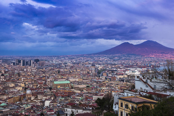 Panorama of Napoli auringonlaskun aikaan
 - Valokuva, kuva
