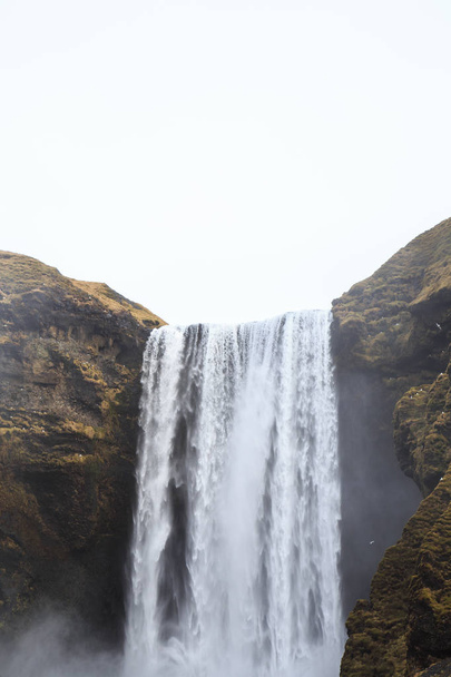 Cachoeira Skgafoss no sul da Islândia
 - Foto, Imagem