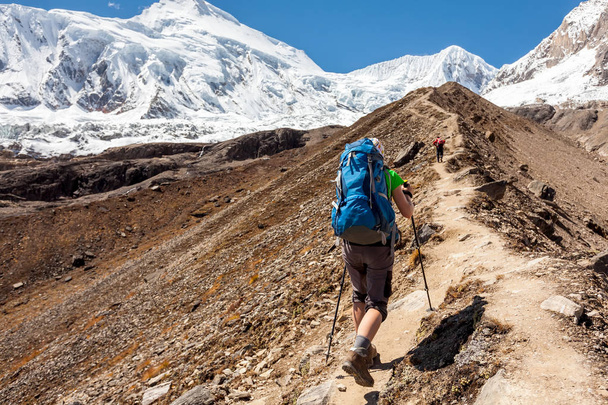 Hiker is climbig to Manaslu base camp in highlands of Himalayas  - Foto, Imagen