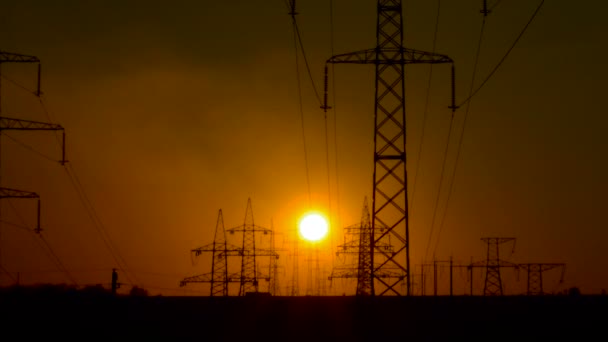 високовольтні лінії електропередач на сході сонця
 - Кадри, відео