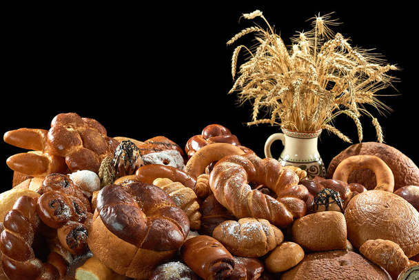 různé druhy chleba, izolované na bílém - Fotografie, Obrázek