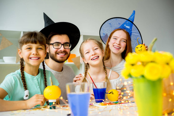 Family at a halloween table - Foto, Imagem