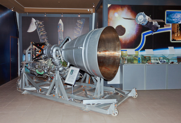 サマーラ, ロシア - 3 月 24 日： ディスプレイ上のジェット エンジン nk-33 のロケット、 - 写真・画像