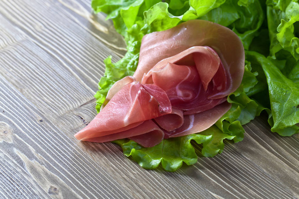 Prosciutto à la salade
 - Photo, image