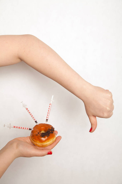 Genetically modified foods, donut pumped with chemicals from a syringe  - Foto, Bild