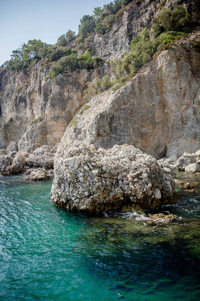 Meri ja kalliot
 - Valokuva, kuva