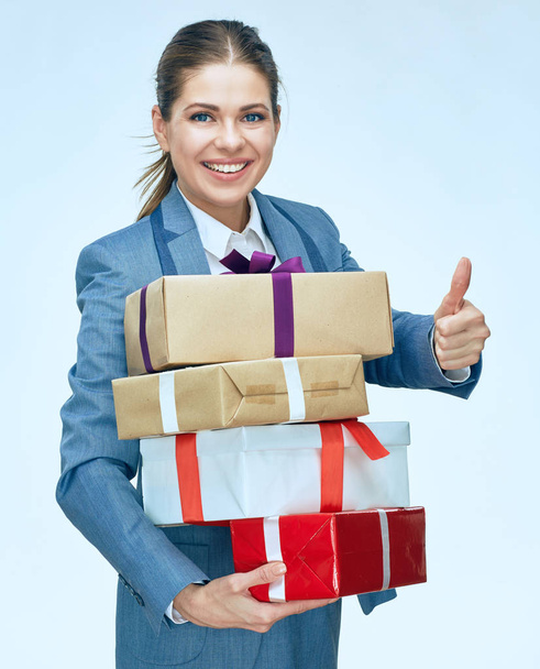 woman in business suit holding boxes  - Фото, изображение
