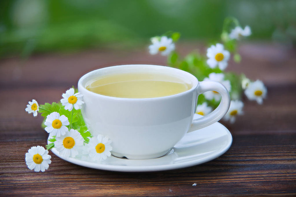 porcelainl csésze zöld tea a táblázat - Fotó, kép
