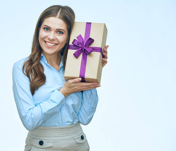Smiling business woman holding gift box.  - Foto, Imagem