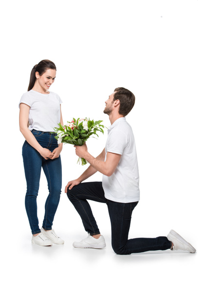 Couple avec bouquet de fleurs
 - Photo, image