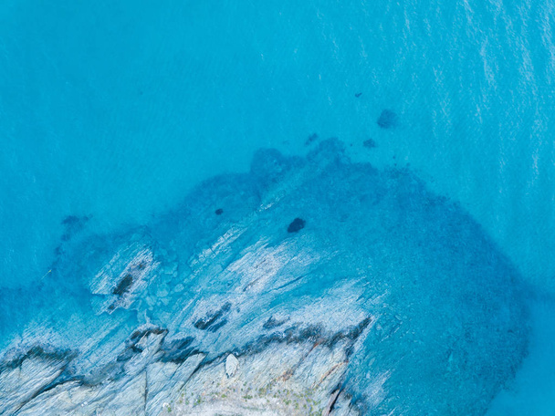 Vue aérienne de la mer et du rocher
 - Photo, image