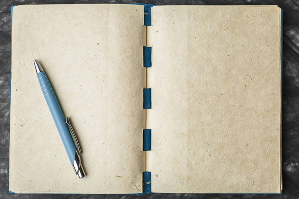 papel de caderno com a textura, e caneta
 - Foto, Imagem