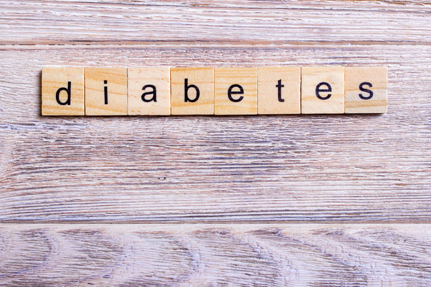 word diabetes on wooden cubes On a wooden table - Valokuva, kuva