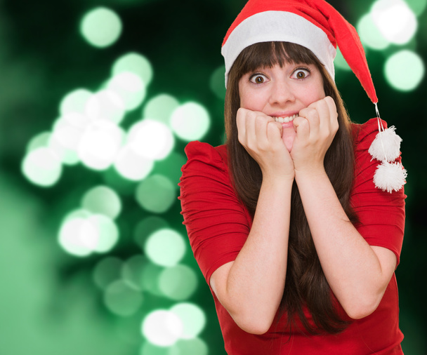 extrem aufgeregte Frau mit Weihnachtsmütze - Foto, Bild